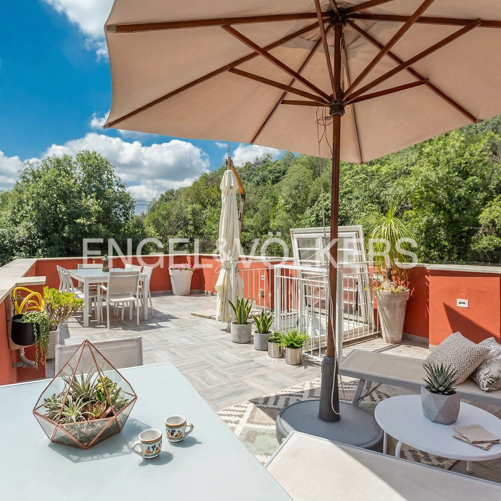 Exclusive independent townhouse with terrace surrounded by greenery in Testaccio