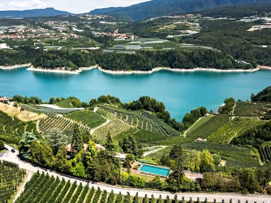 Exklusive Villa mit Seeblick und Pool
