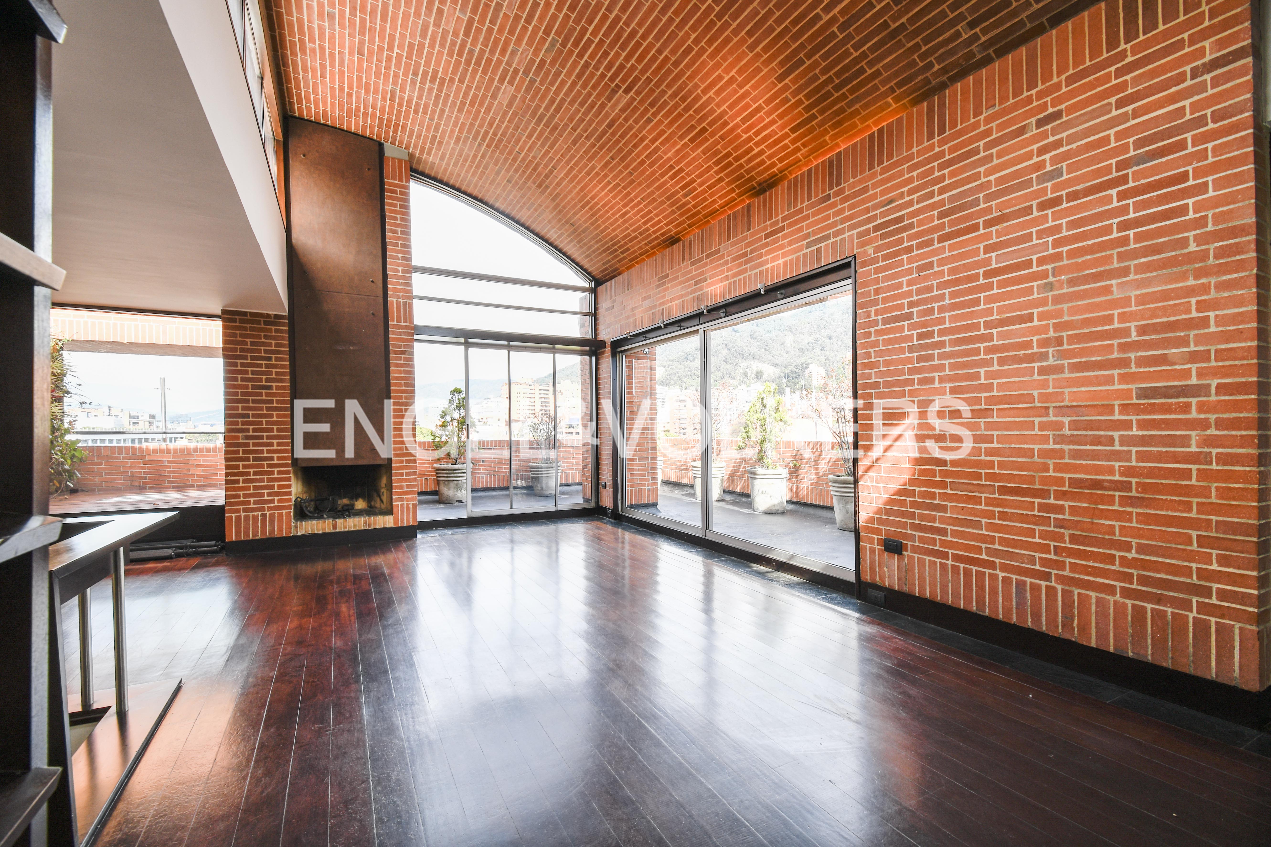 Penthouse con terraza para arriendo en El Retiro