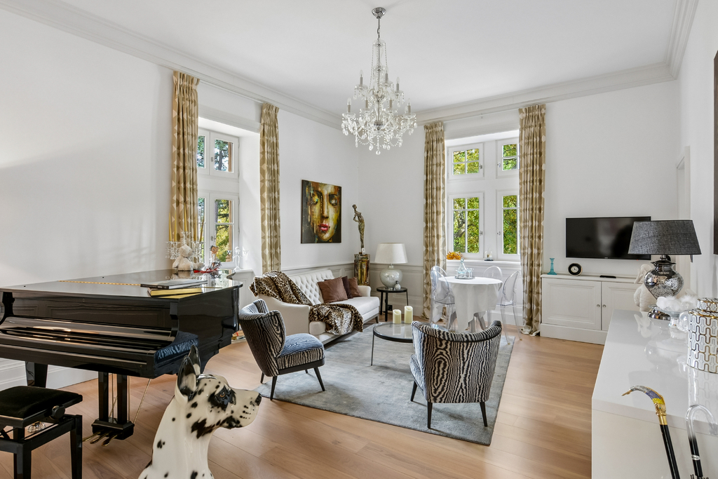 Elegance and exceptional views at Château de Bramafan