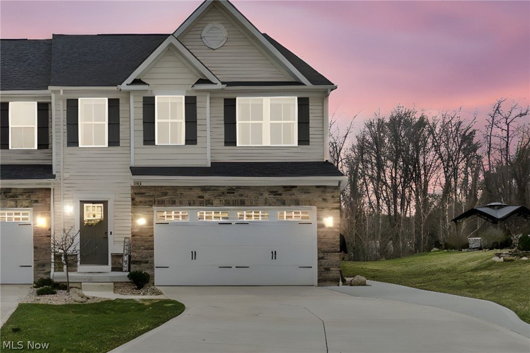 Newly Built Upgraded Townhome in Canal Fulton's Sandy Ridge
