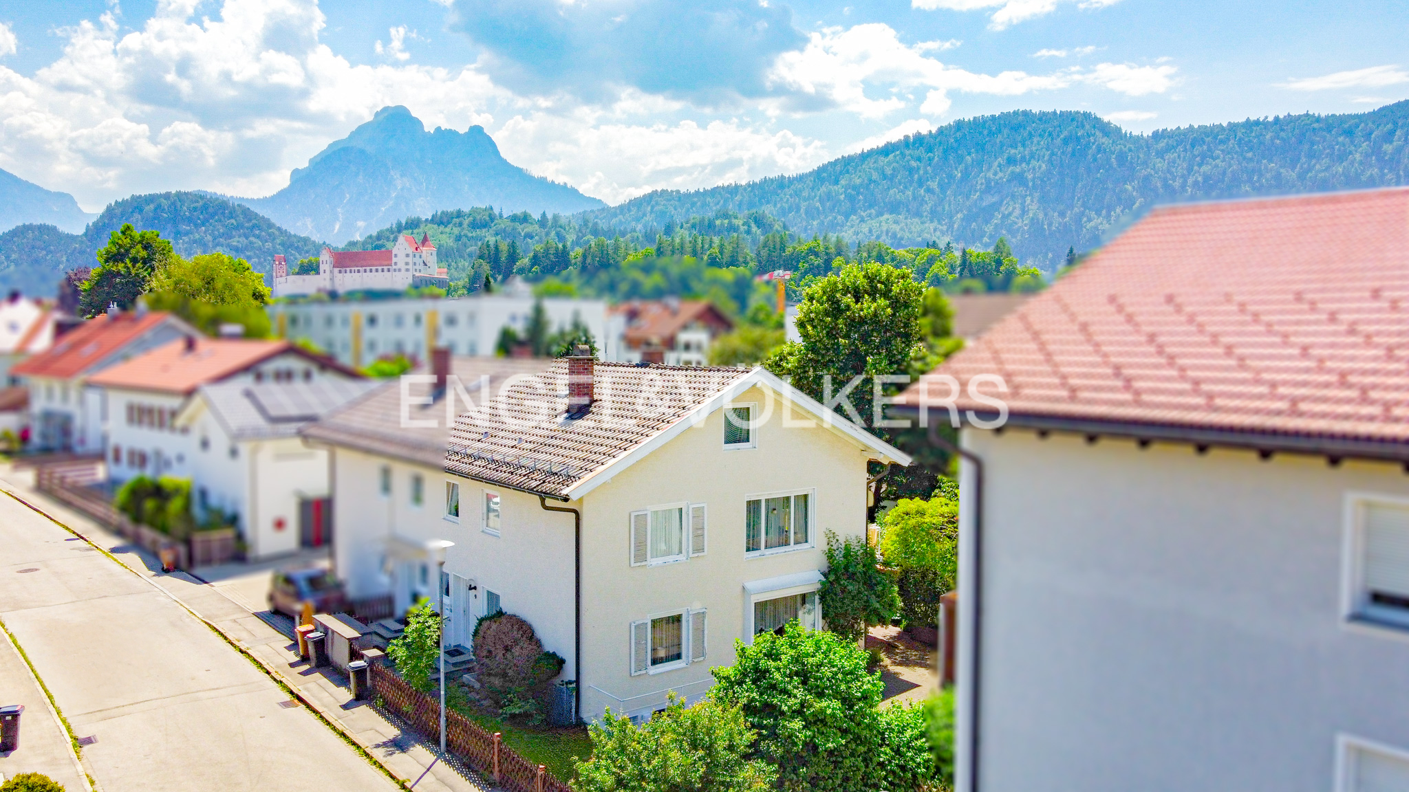 Wo Familiengeschichten beginnen: Ihr Sanierungsprojekt mit Terrasse, Balkon und Garten