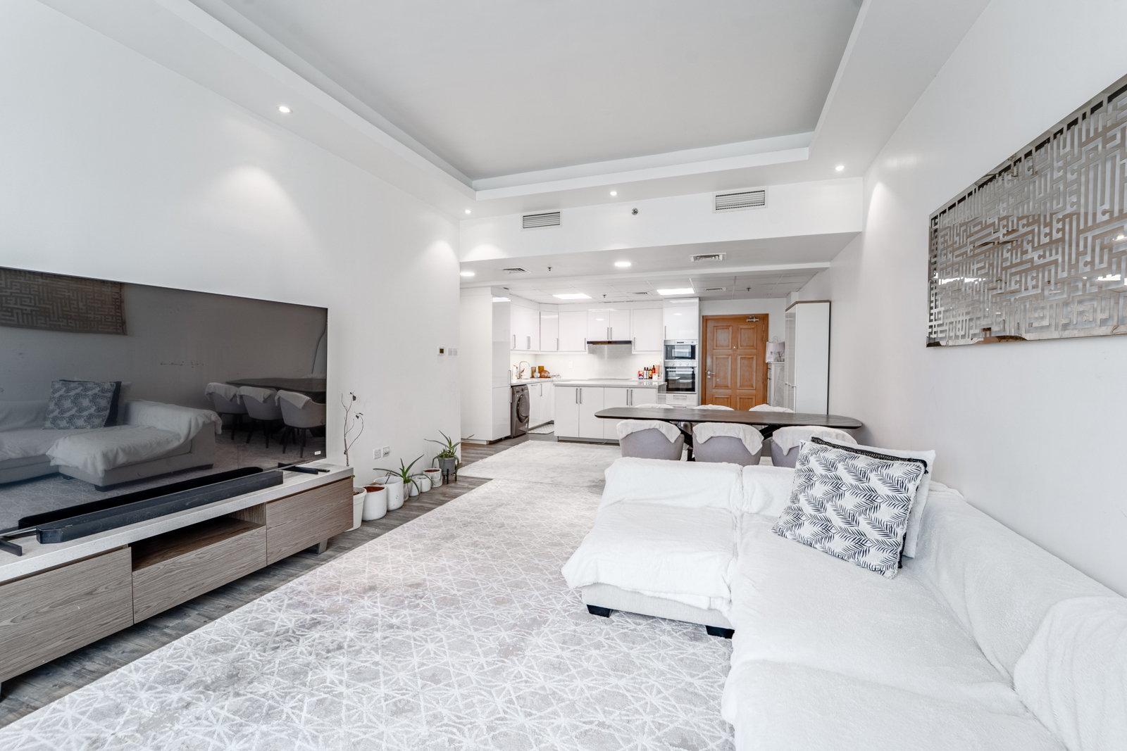 Vacant | Fully Upgraded | High Floor Apartment