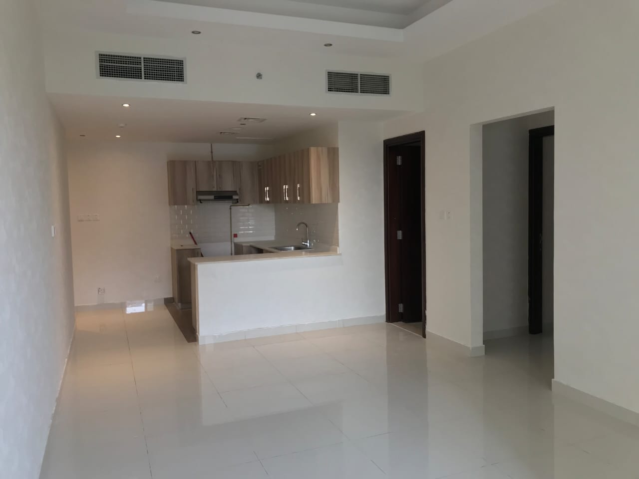 Vacant | Unfurnished | Mid-Floor