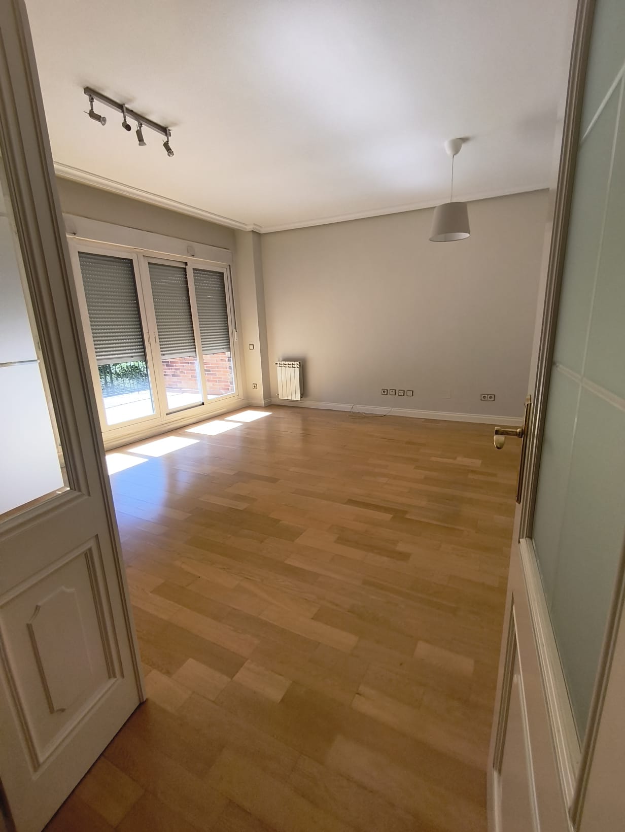 Bright 2-bedroom apartment in a private gated community with pool