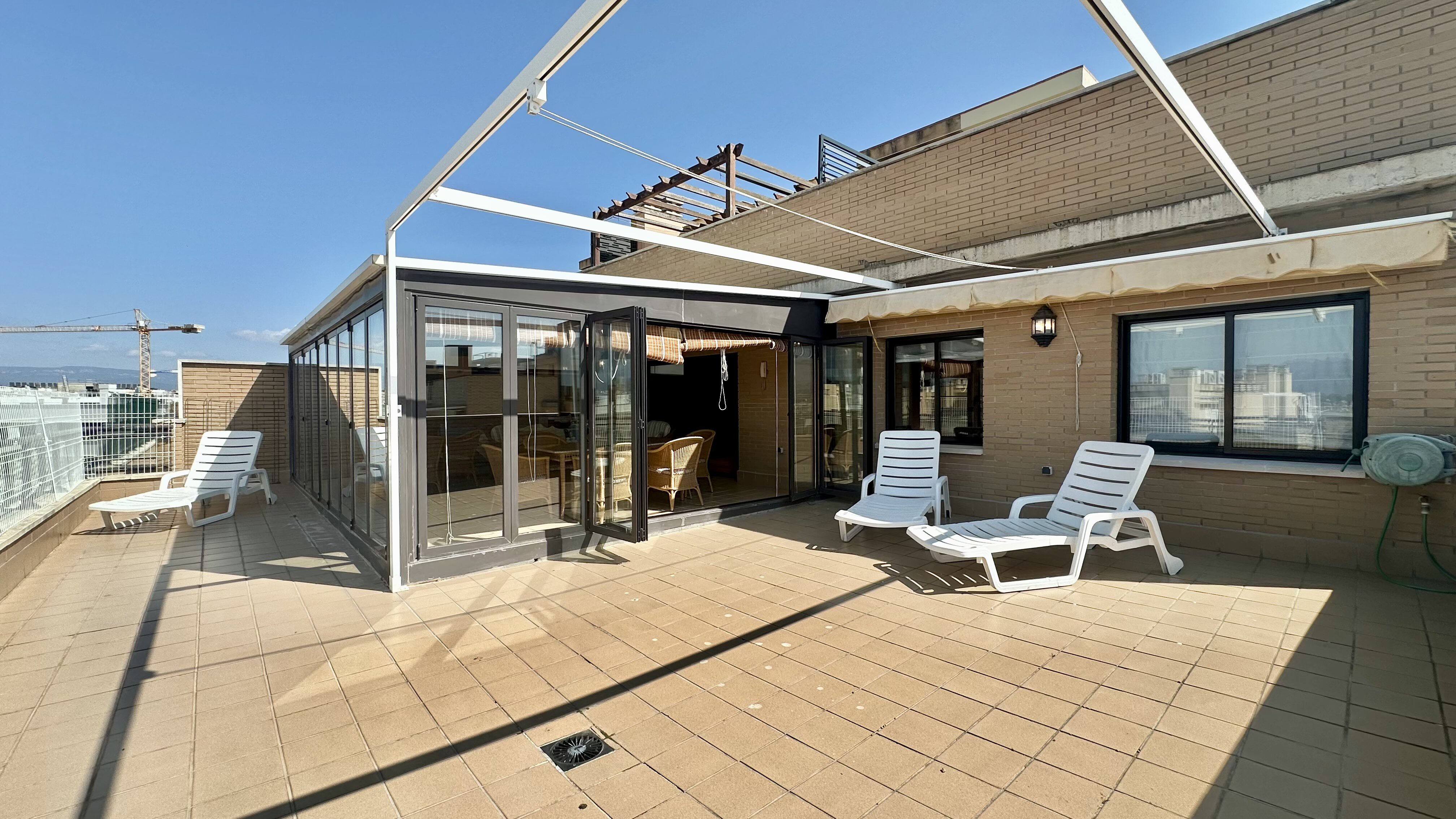 Moderne Penthouse mit herrlichem Meerblick und großer Terrasse.