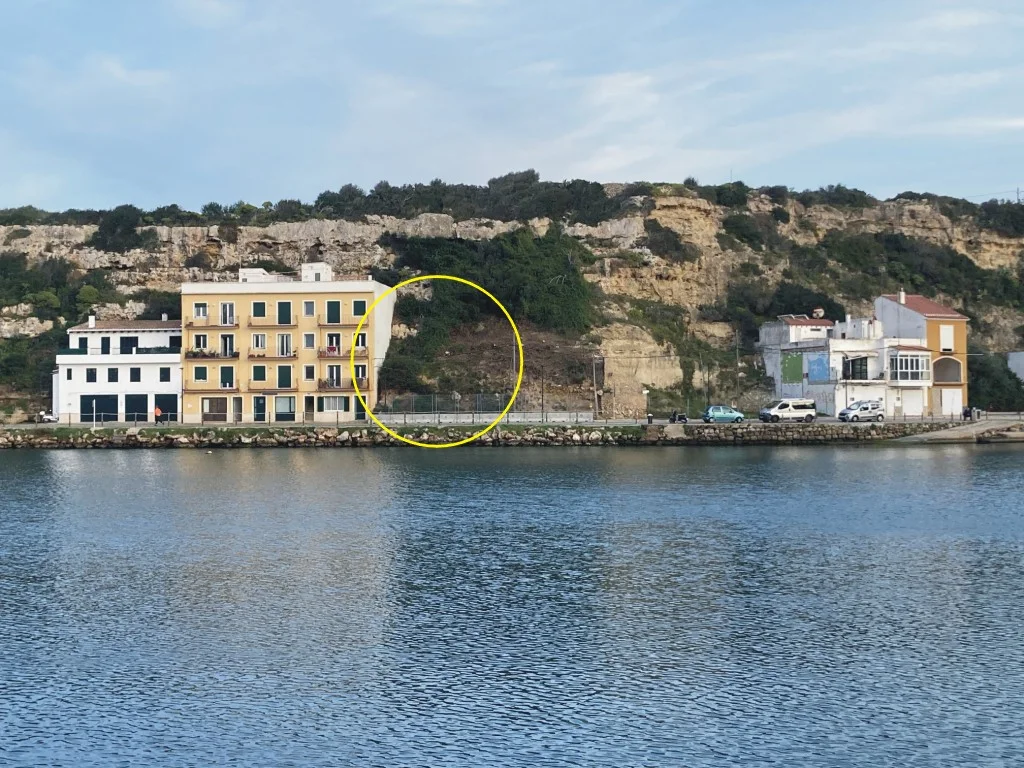 Grundstück in erster Reihe in El Fonduco, Puerto de Mahón, Menorca