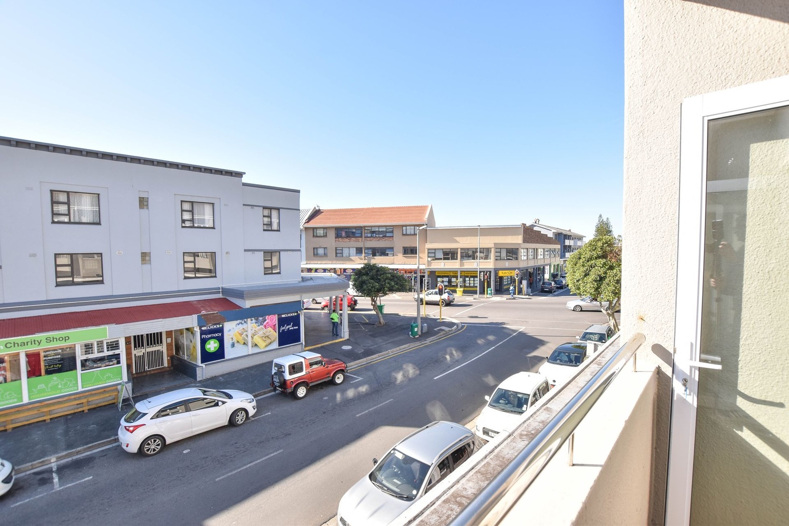 500 Metres from the beach - Newly renovated, 2 bedroom spacious upmarket apartment