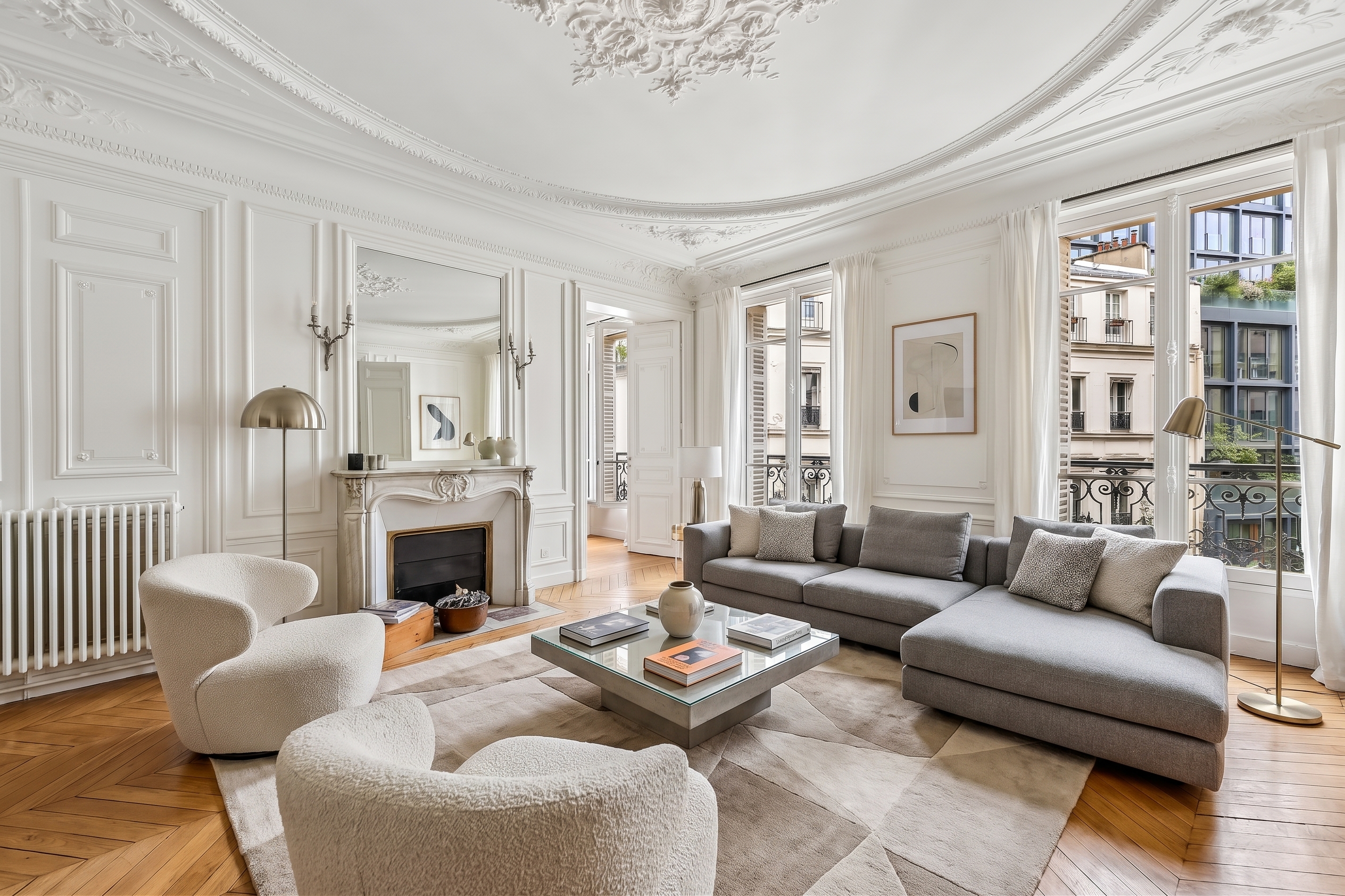 Faubourg Saint-Honoré – Elegant renovated entertaining apartment – 2 suites (3rd bedroom possible) [AI-modified]