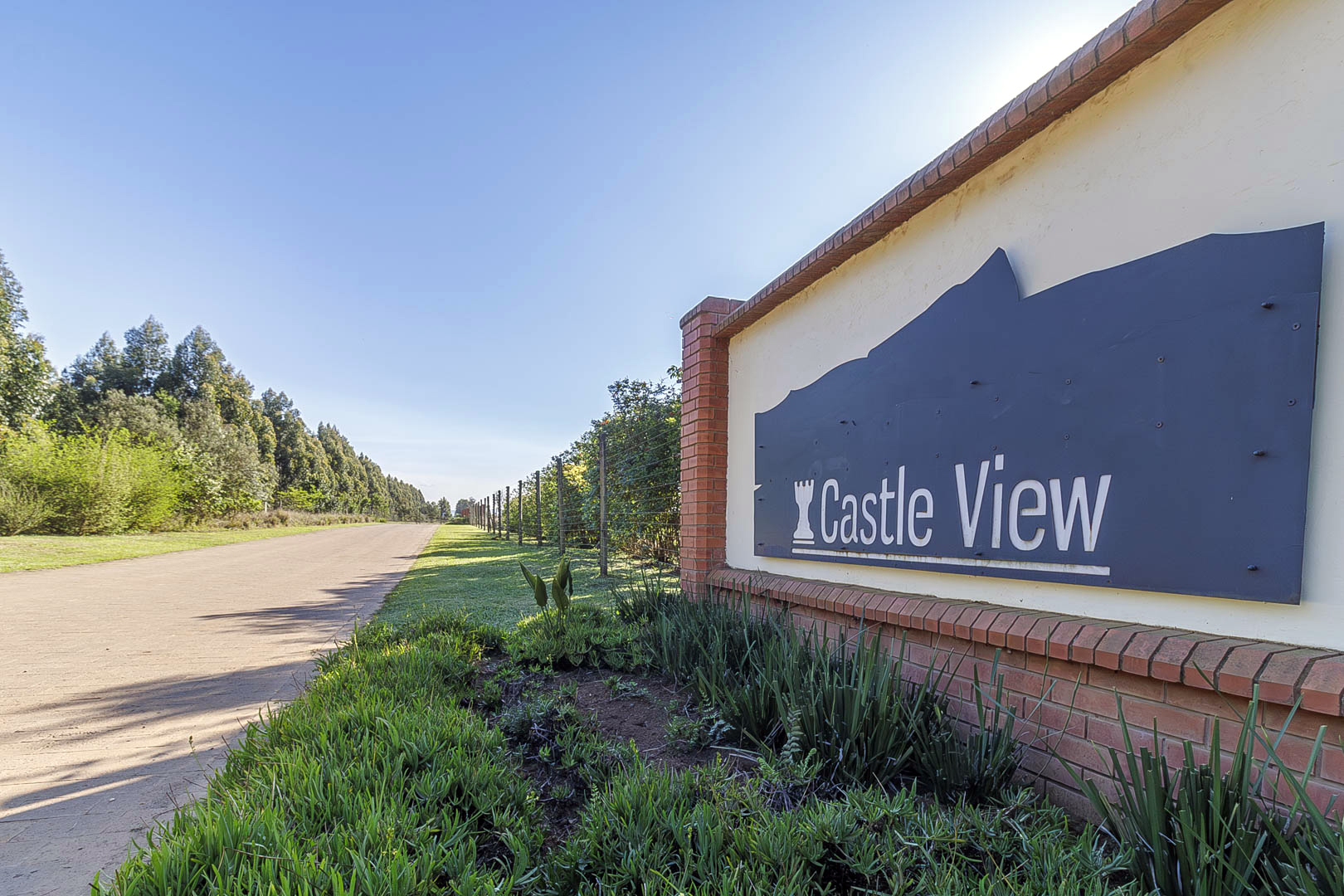 PRESTINE LAND IN A HILTON ESTATE WITH PANORAMIC VIEWS OF THE BERG