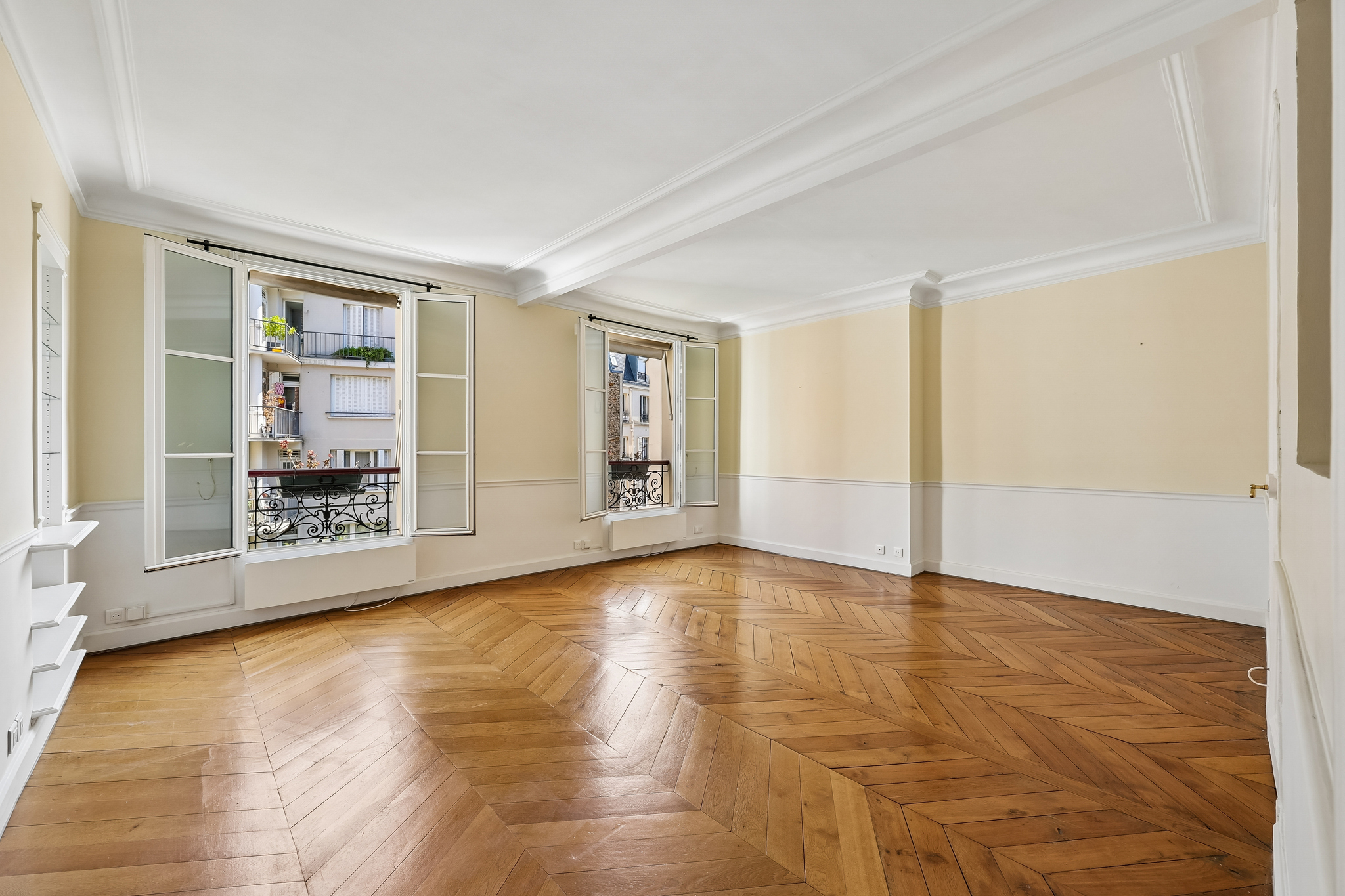 Paris VII – Rue Cler - Pied-à-terre