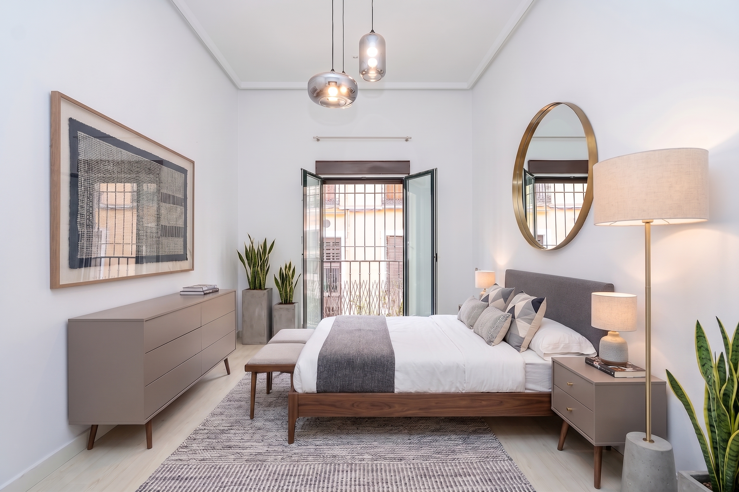 Cutting-edge space in Palacio: nearly 4m ceilings with an exterior balcony