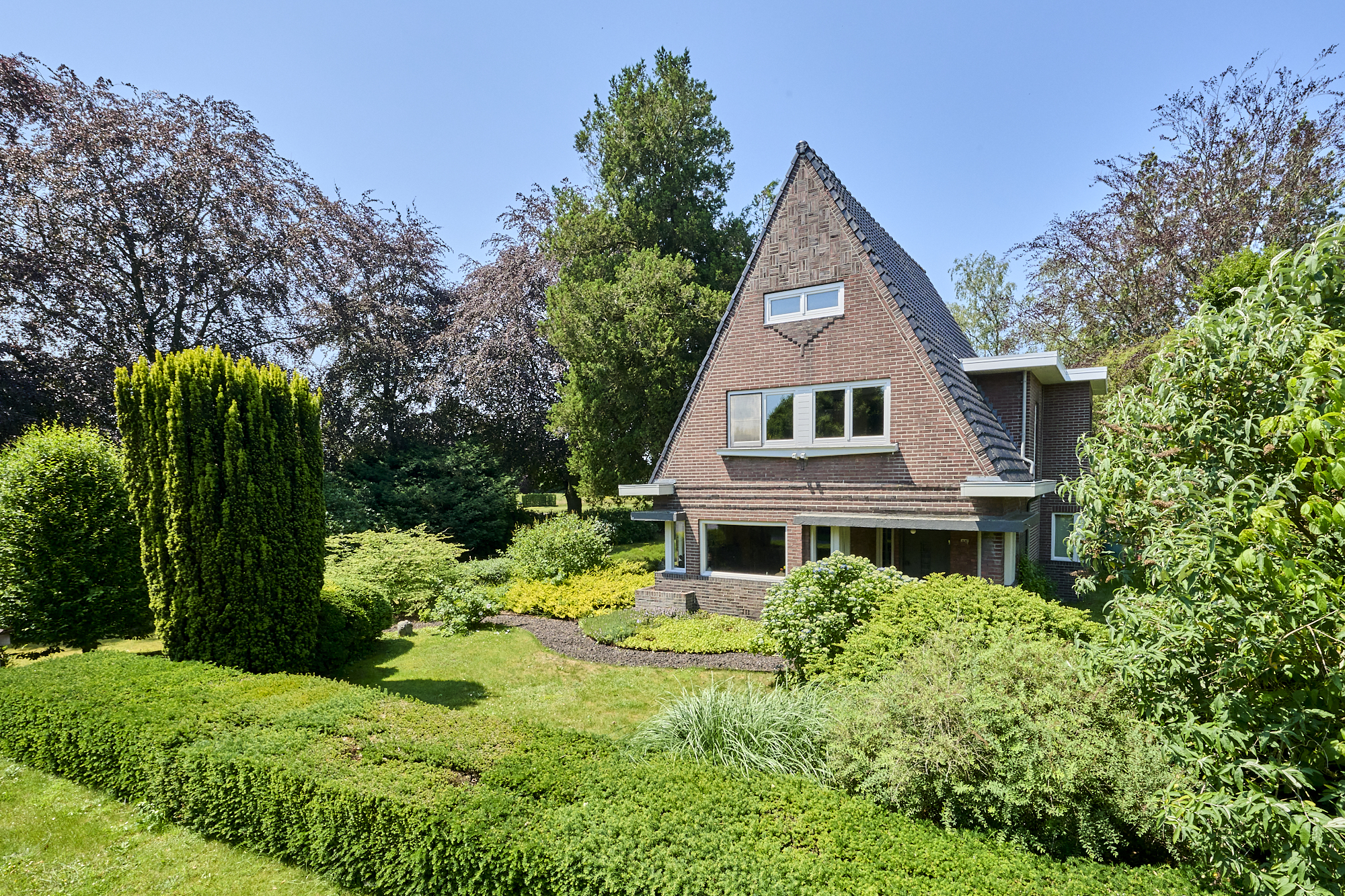 Charming detached house with beautiful garden in a prime location near the city center and the Dutch border