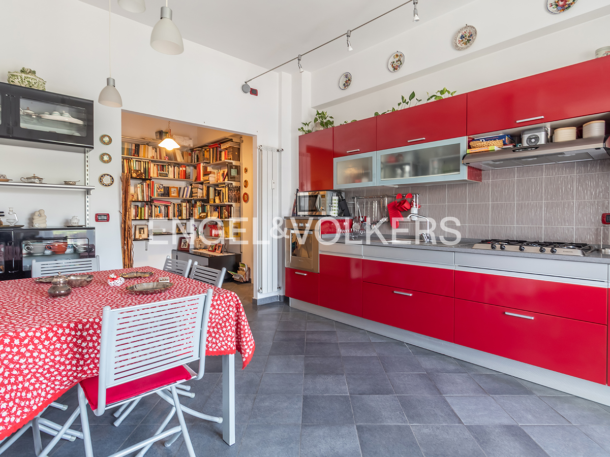 Bright three-room flat in the heart of Pigneto