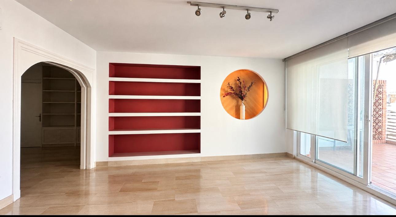 Piso exterior con terraza de 24 m², ideal para expatriados y familias