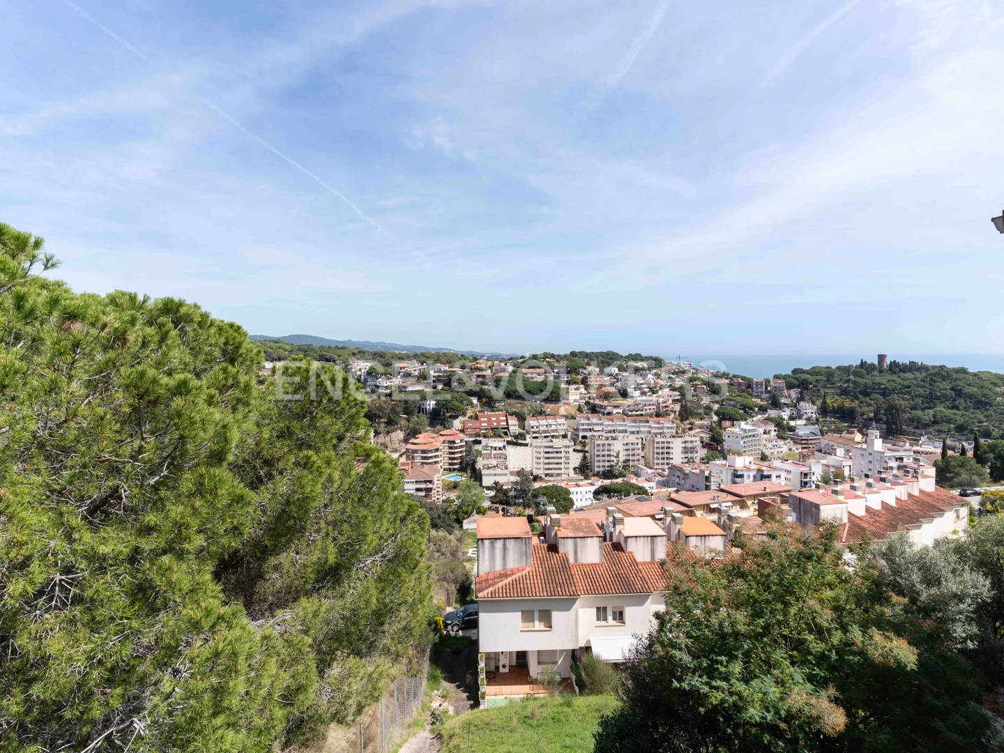 Casa cantonera amb boniques vistes i jardí en la millor zona de Caldetes d'Estrac