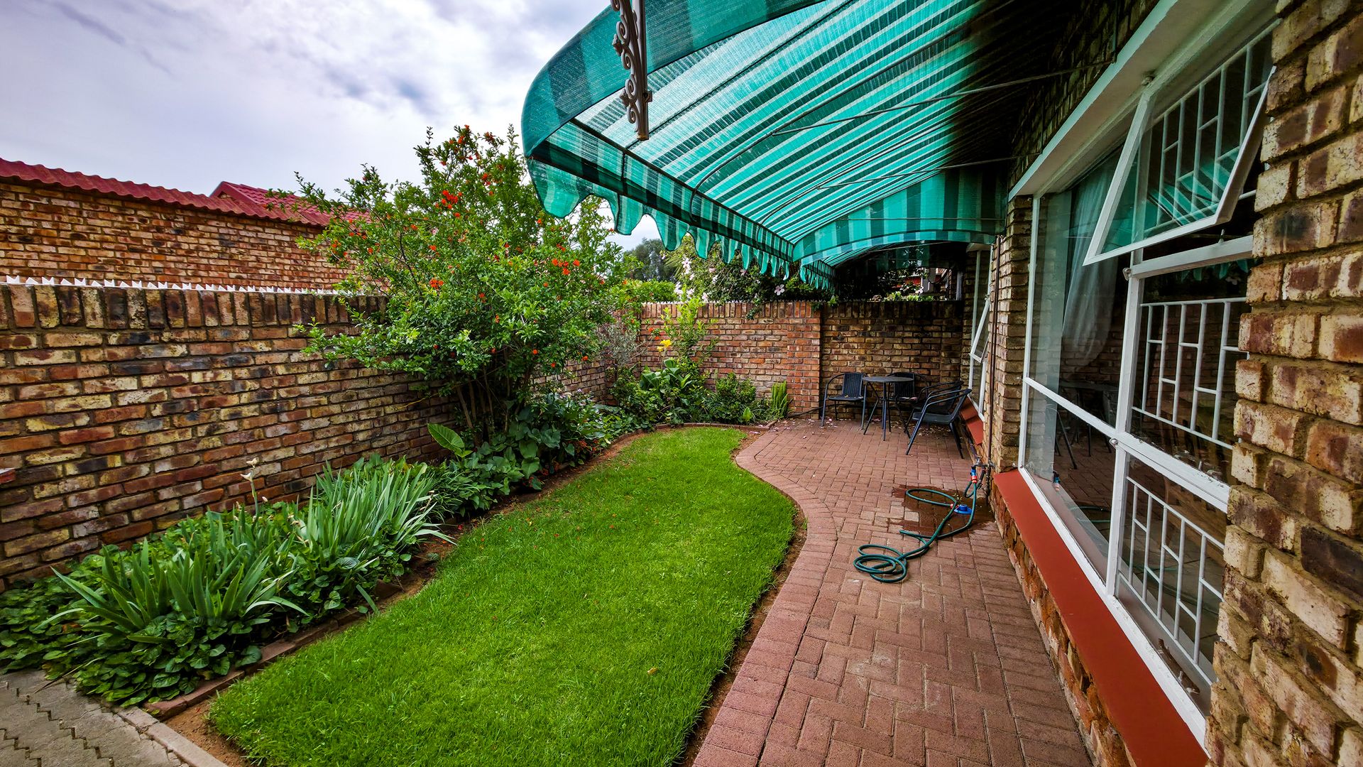 Neat 2-Bedroom Townhouse with Lock-Up Garage and JoJo Tank