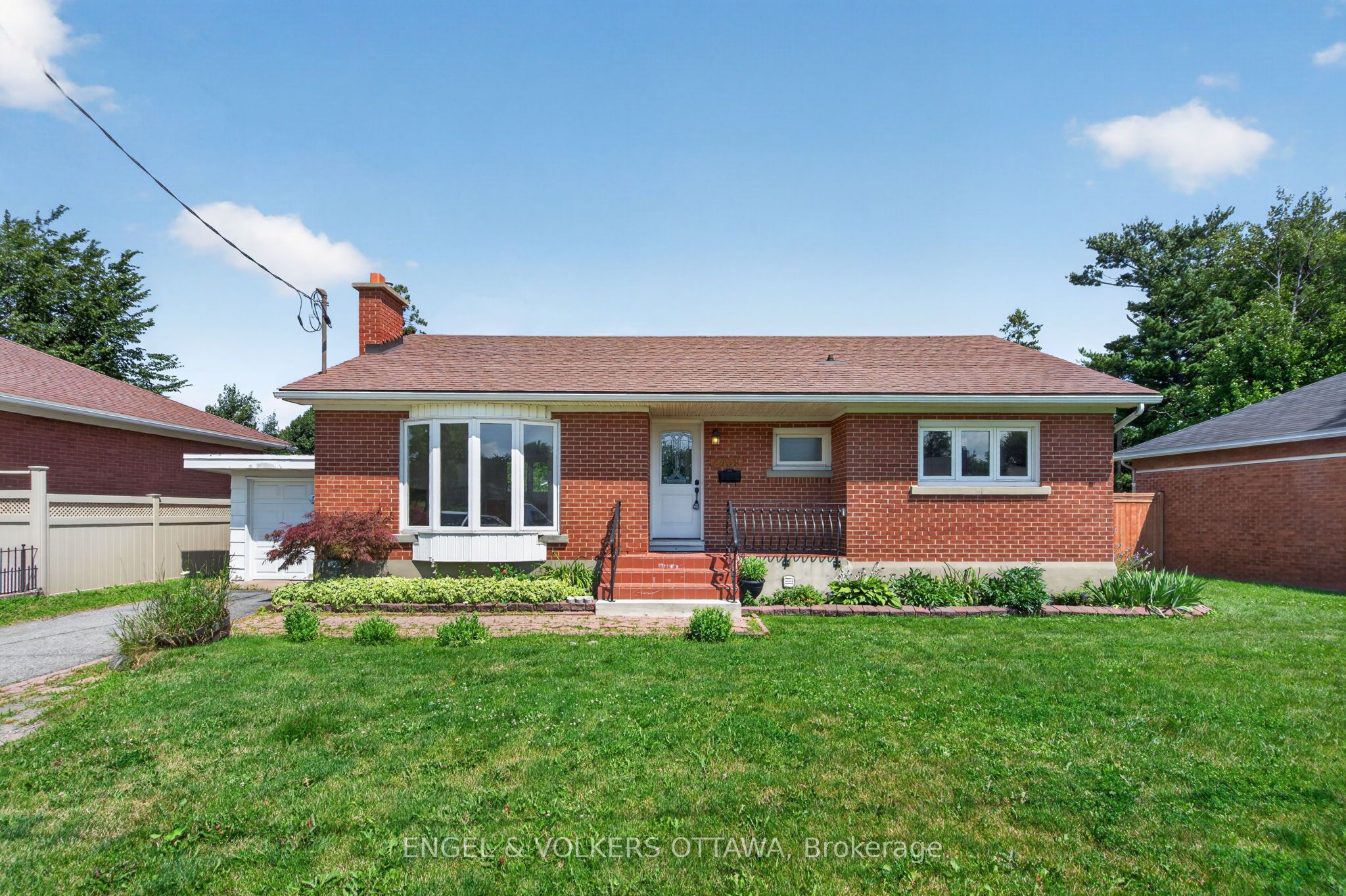 3-Bed Bungalow on a 65 x 125 ft Lot in Alta Vista