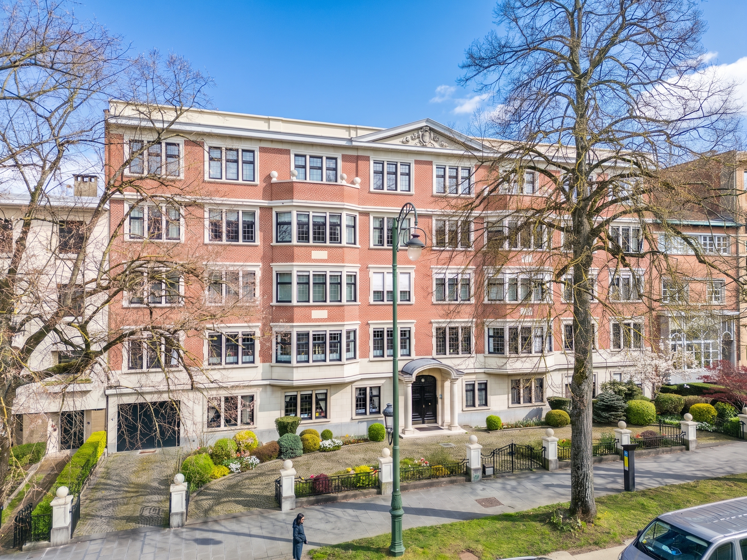 Spacious 3-bedroom apartment with garage