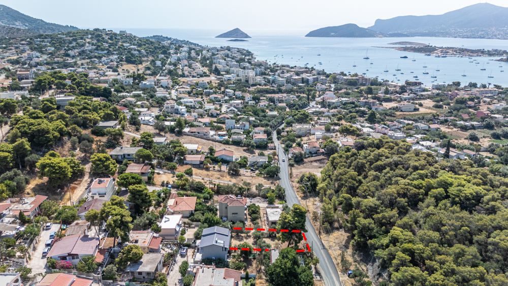 Plot in an excellent location in Porto Rafti