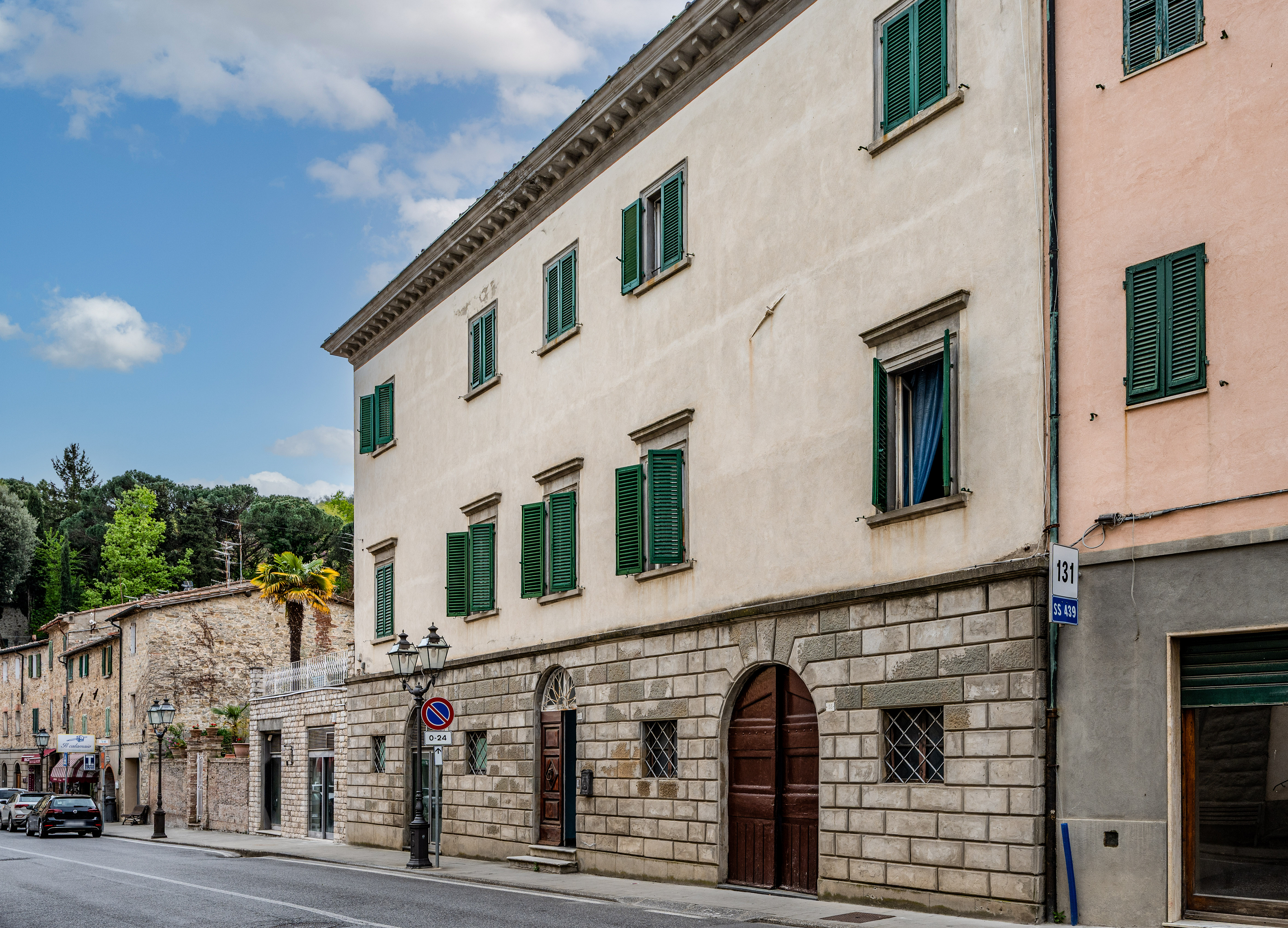 Historisches Palais mit Park und Investitionspotenzial im Cecina-Tal