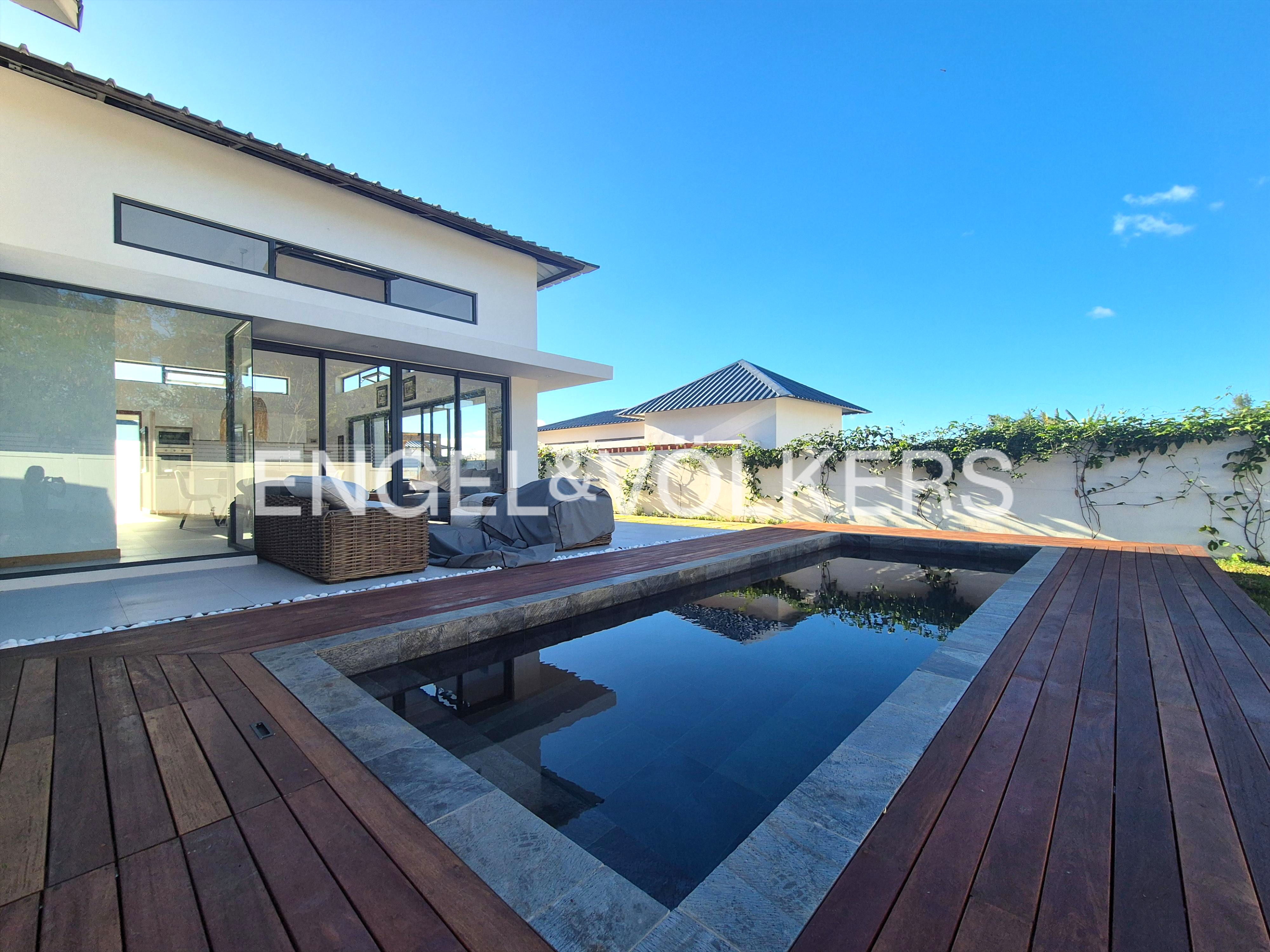 Contemporary 3 bedroom Villa for long term rent in Tamarin