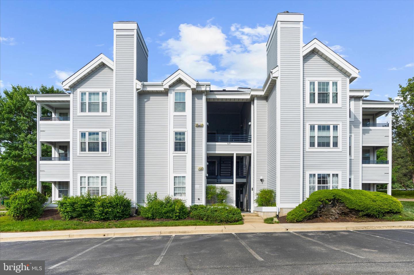 Spacious, Sun-Filled Living in Odenton