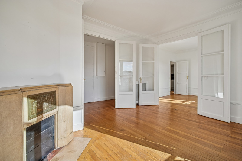 PARIS 15th – CAMBRONNE – TOP-FLOOR DUPLEX WITH EIFFEL TOWER VIEW