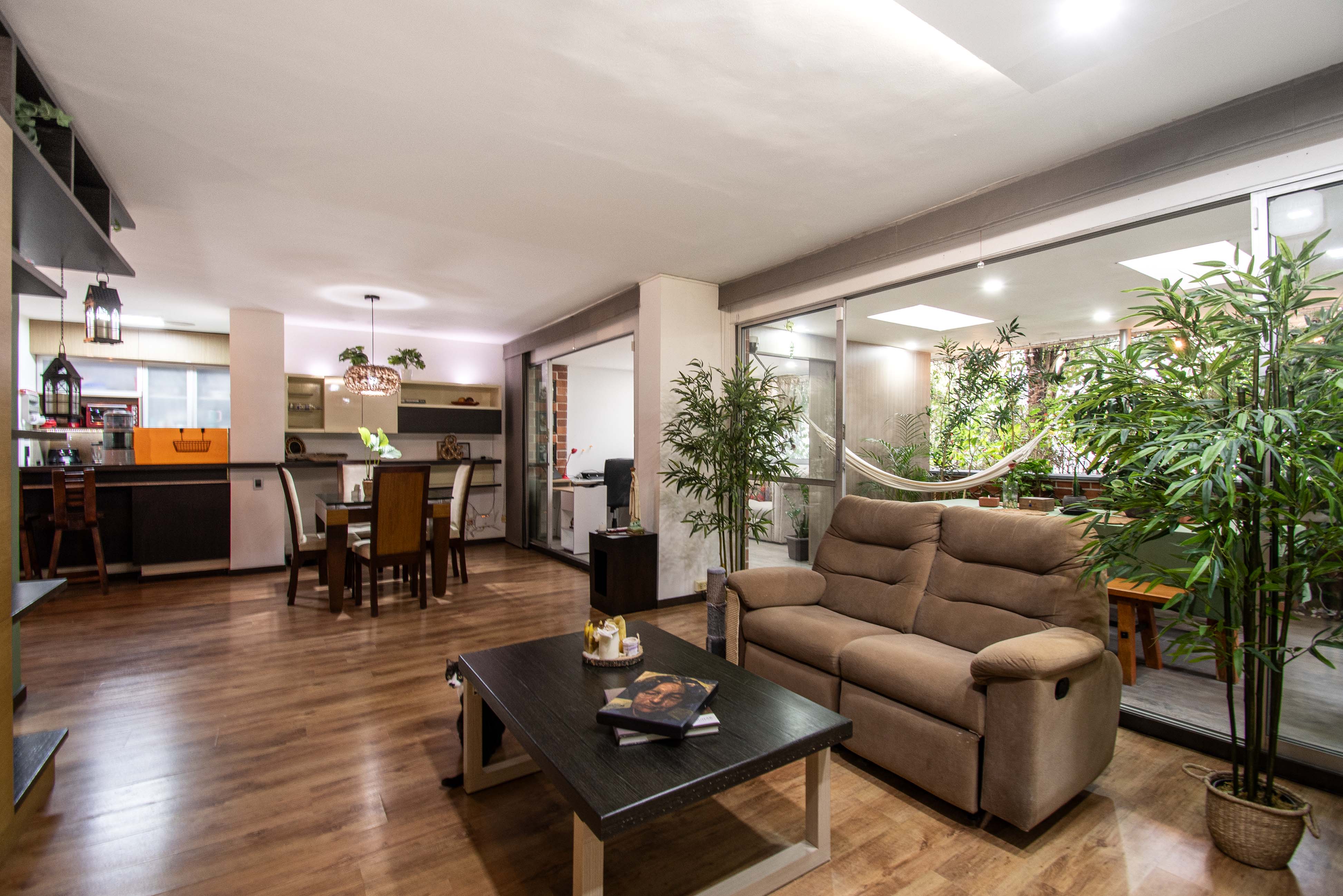 Apartamento con terraza para arriendo en Cumbres, Envigado