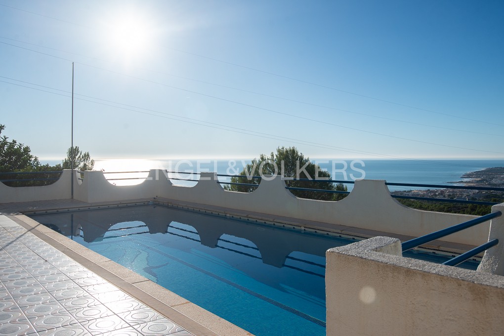 Villa con espectaculares vistas al mar y máxima luminosidad en Alcossebre