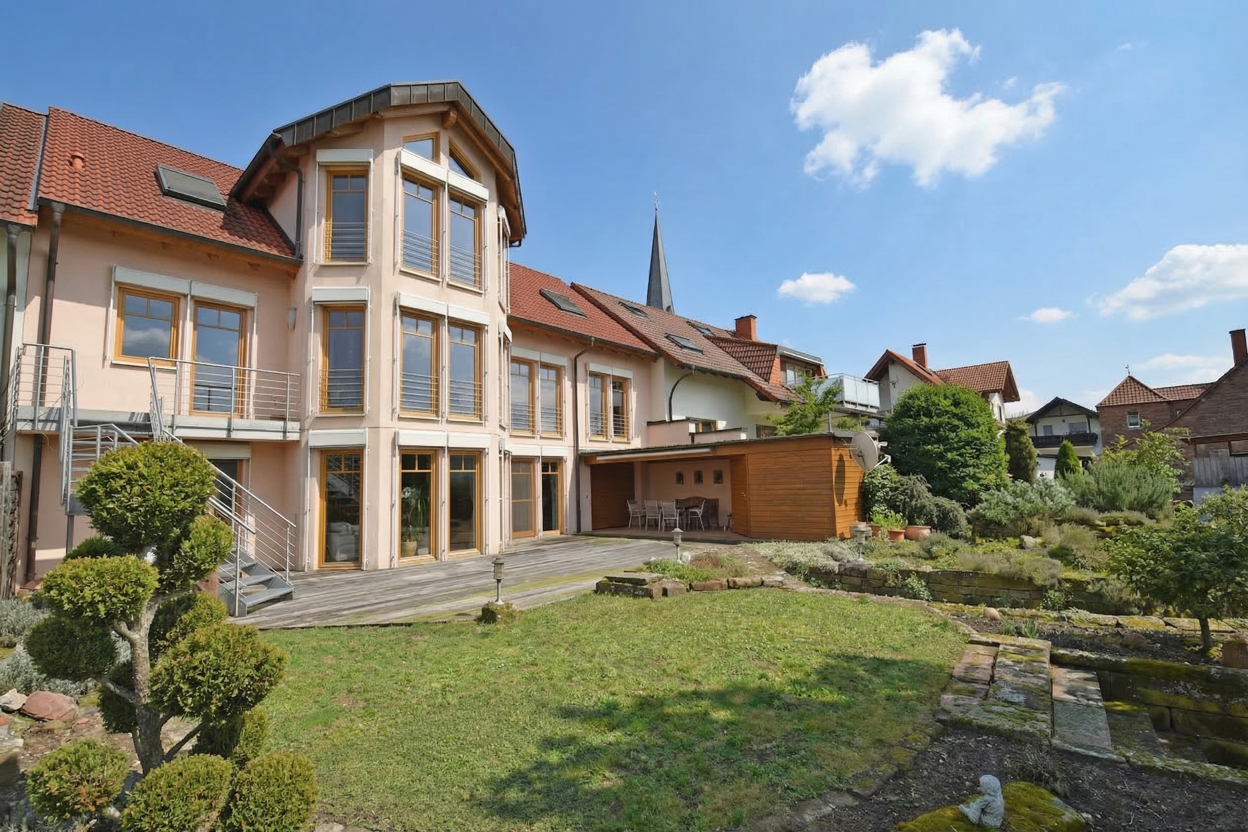 Ein Zuhause für Generationen – Wohnen & Vermieten in bester Mainlage