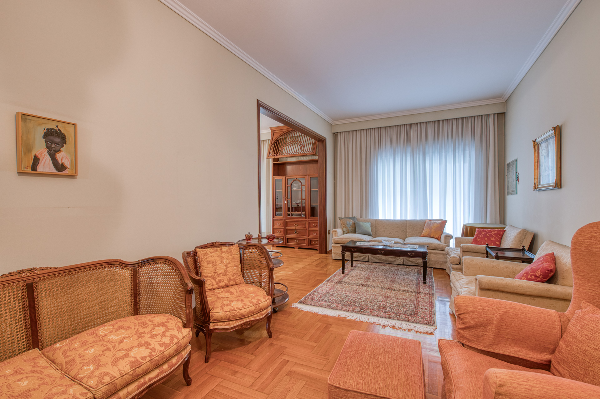 Γωνιακό πολυτελές διαμέρισμα στη Νέα Παραλία με ανοιχτή θέα