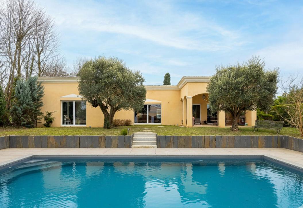 Exceptional villa in Genas