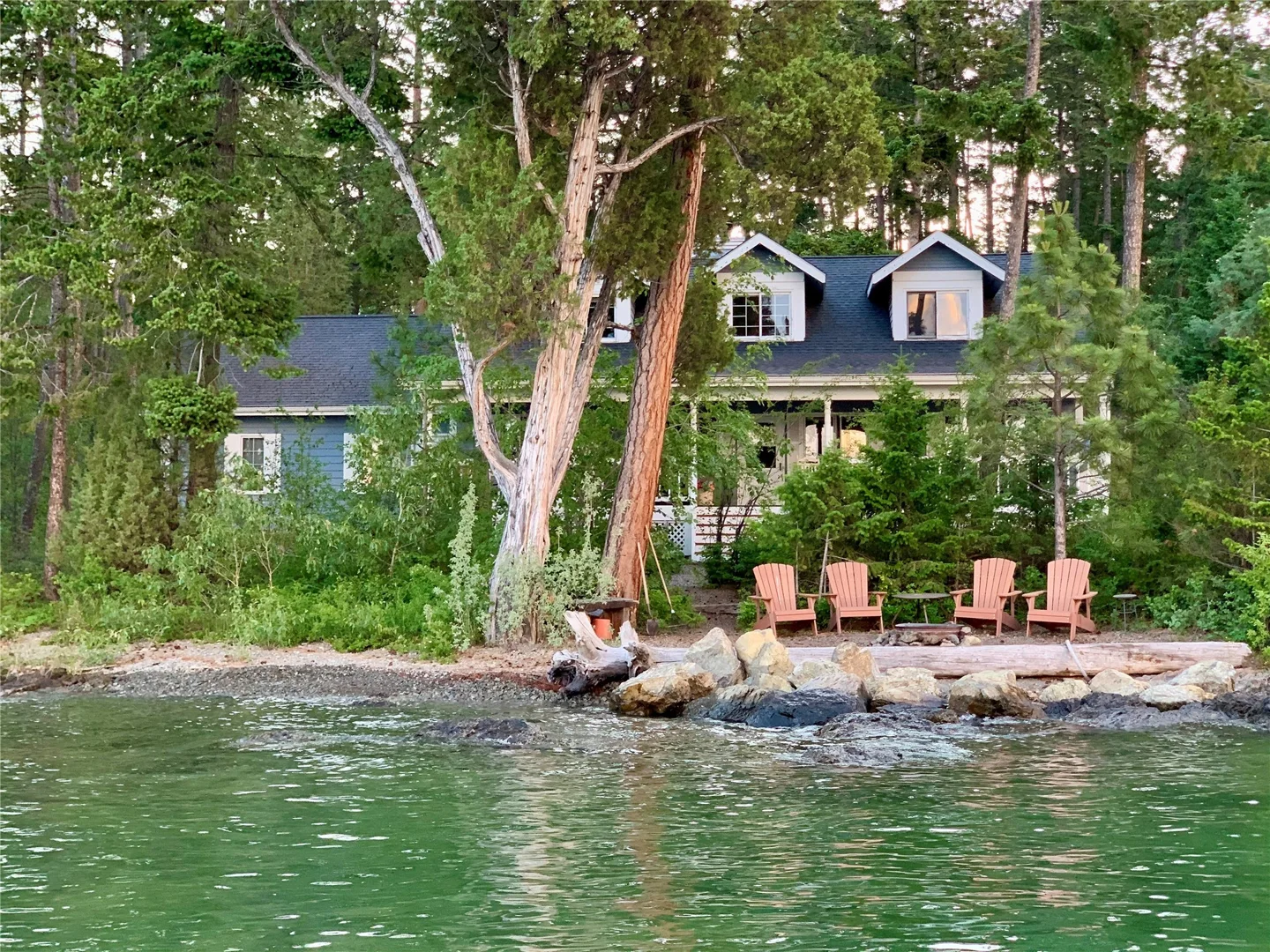 Waterfront Cape Cod Style Home On Flathead Lake
