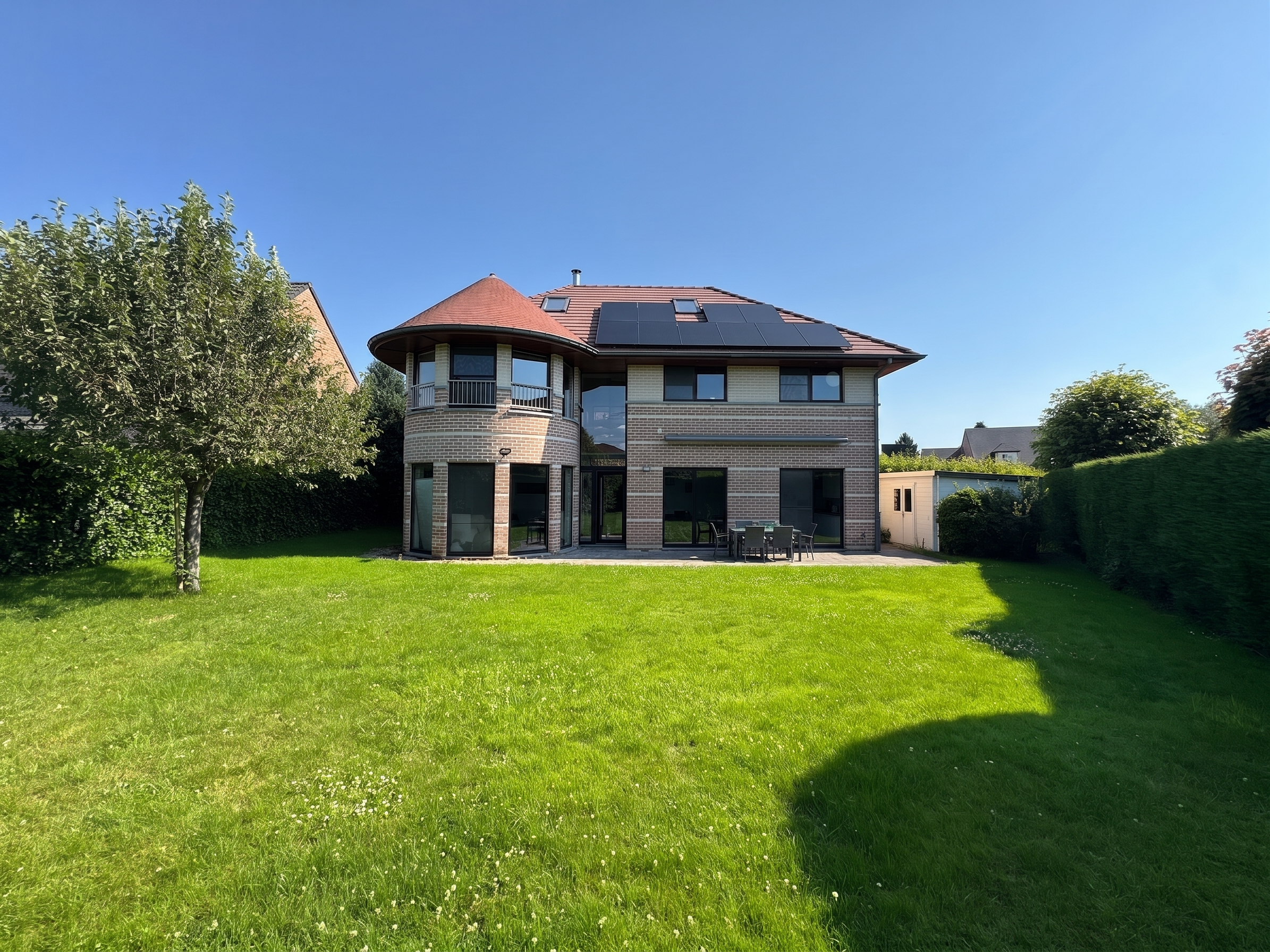 Agréable villa cinq chambres idéalement située !