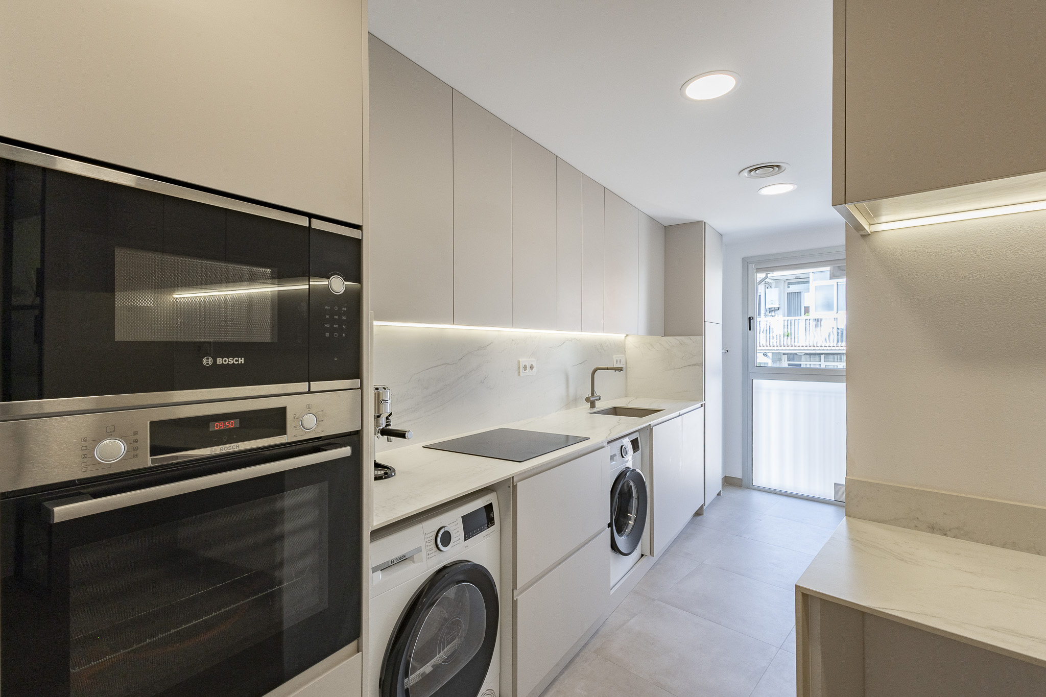 Exclusive renovated penthouse with 4 bedrooms, garage, and EV charger in central Viladecans