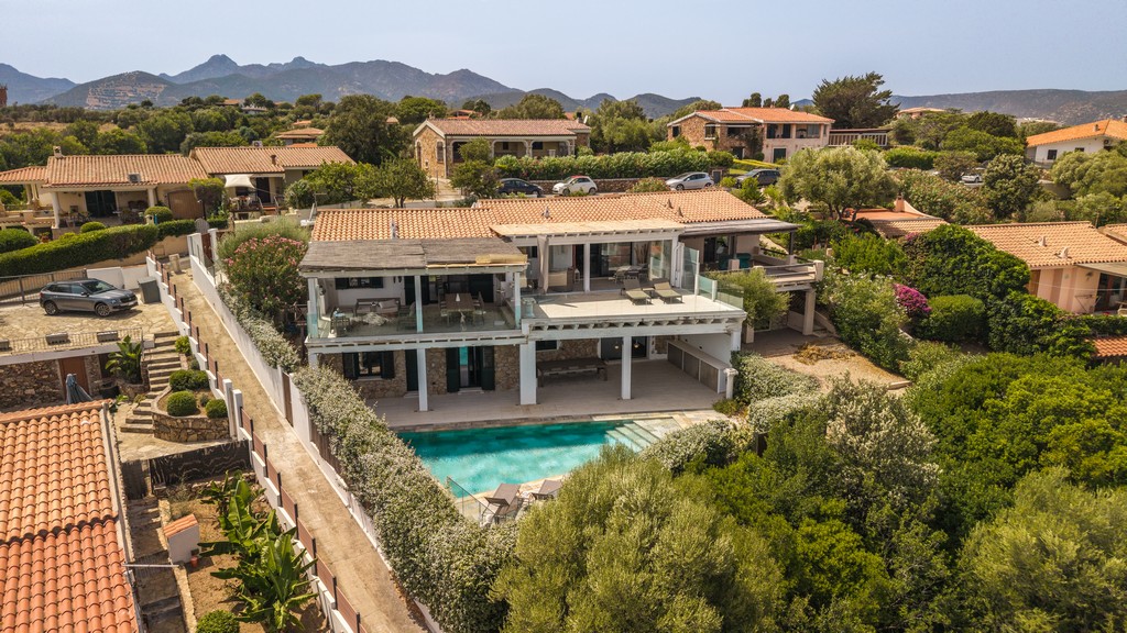 Villa Teodora | Sea views and modernity, steps from the city center