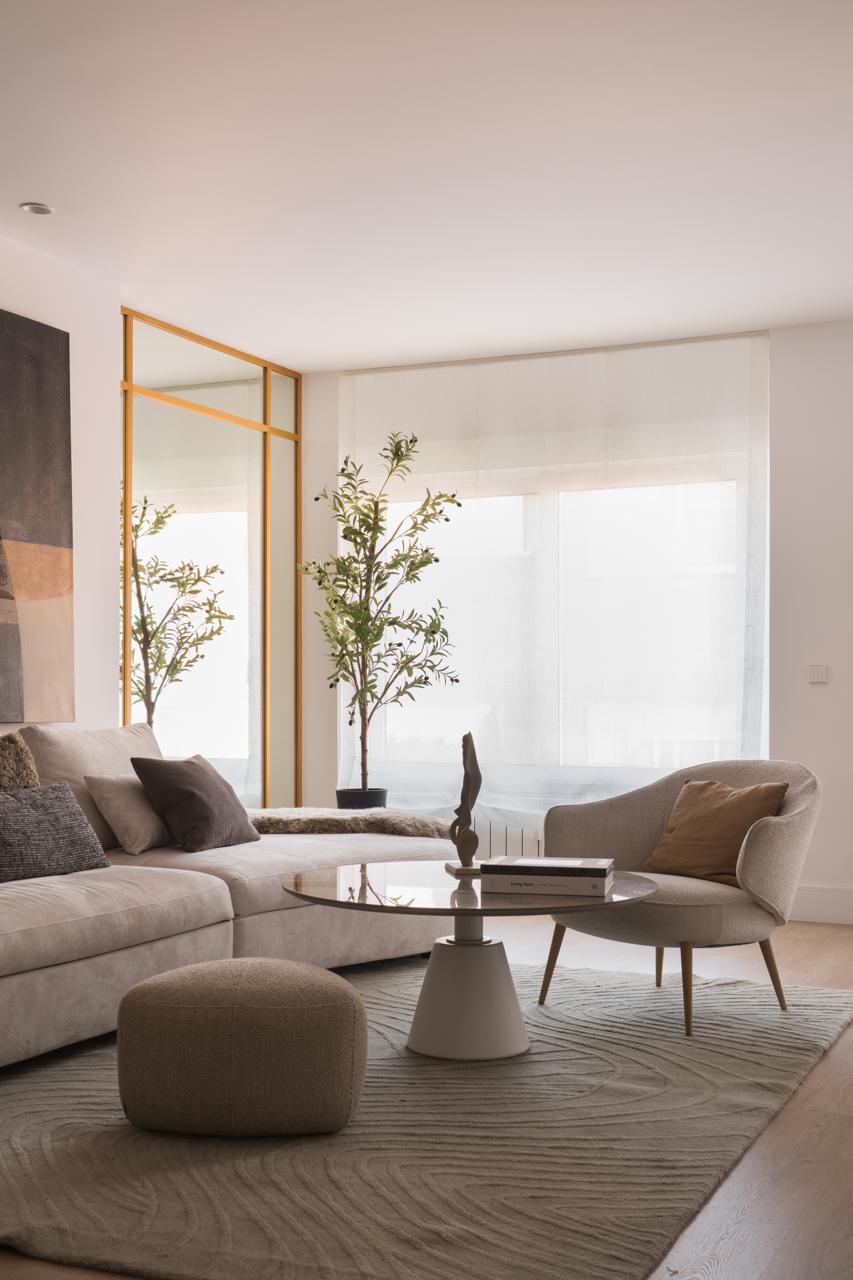 Renovated apartment with clear views and garage in Castelló Str.