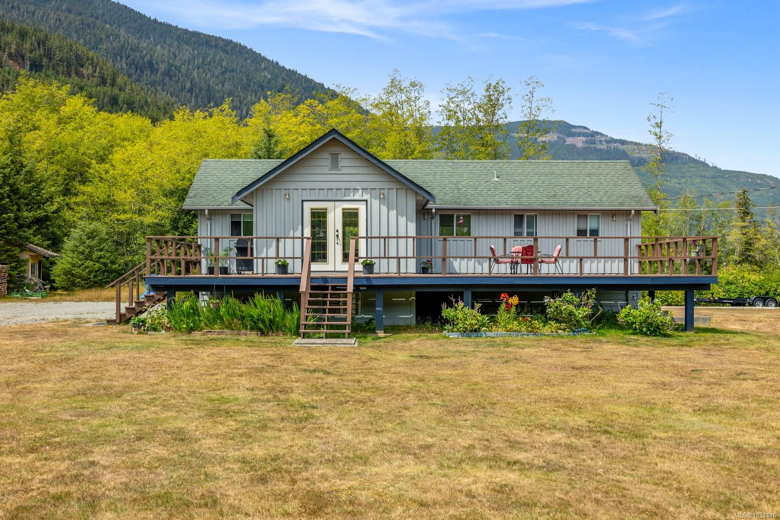 Offers lifestyle, income potential, and space to grow!