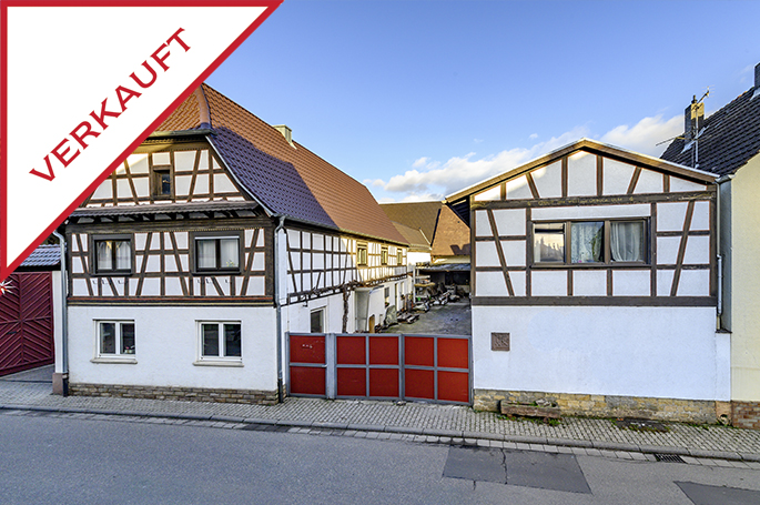 **VERKAUFT**Wohnen und Arbeiten auf weitläufigem Grundstück mit großer Halle in zentraler Lage von Lachen-Speyerdorf!