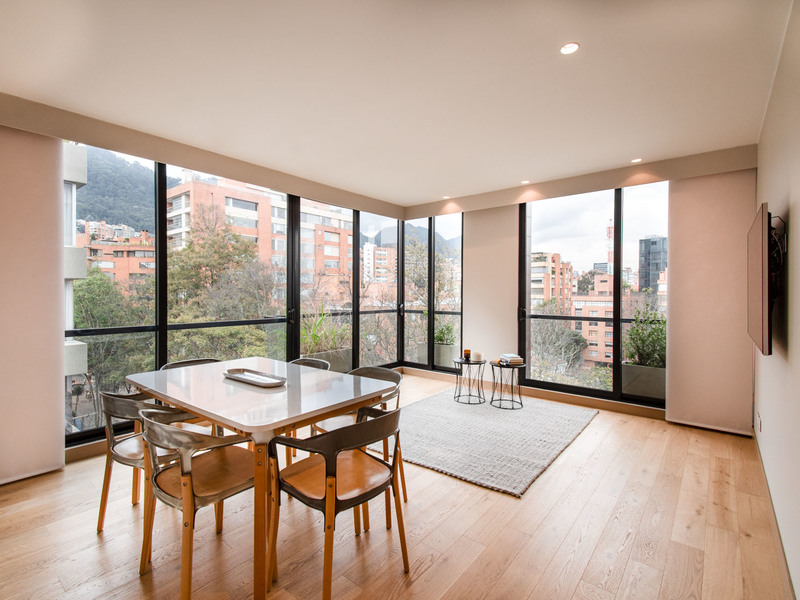 Apartamento con balcón en arriendo en La Cabrera