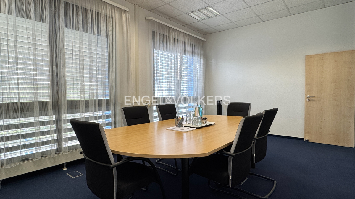 Vielseitig nutzbares Gewerbe mit zahlreichen Einzel- & Teambüros