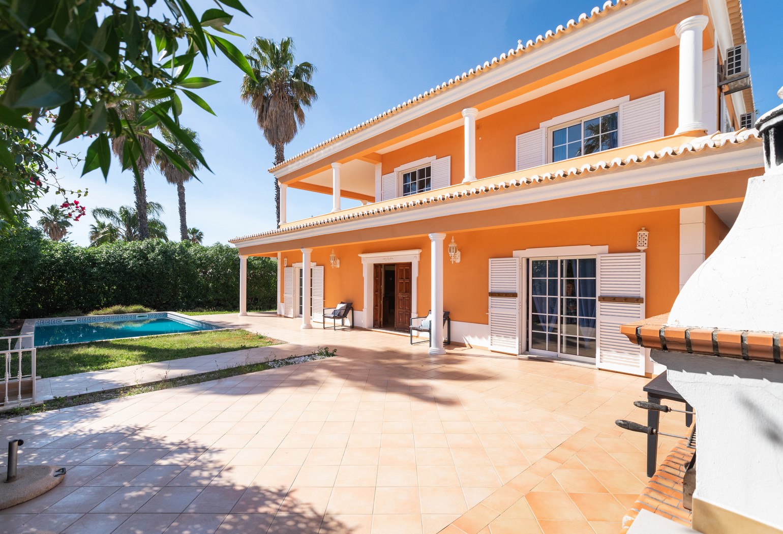 Magnificent Traditional 4-bedroom Villa in Vale Formoso