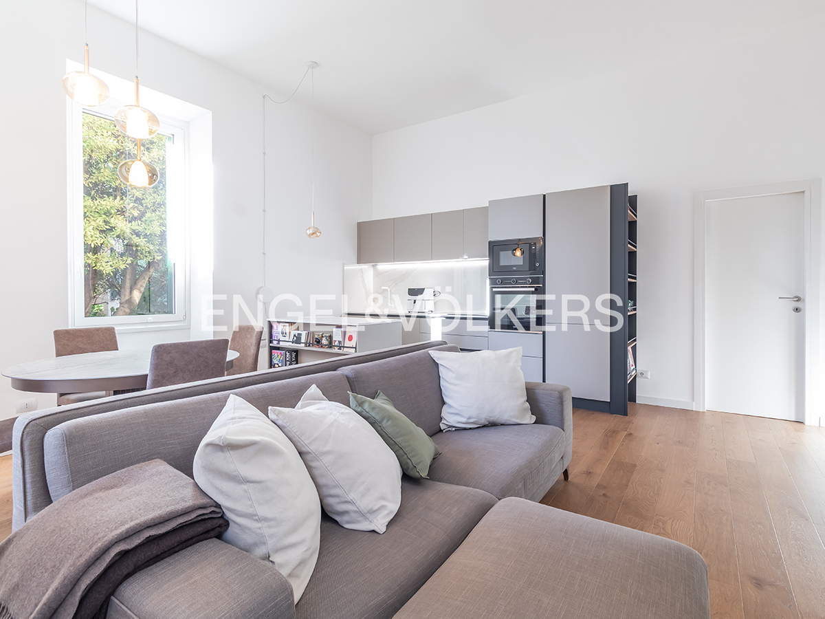 Light, warmth and bespoke design in Garden City