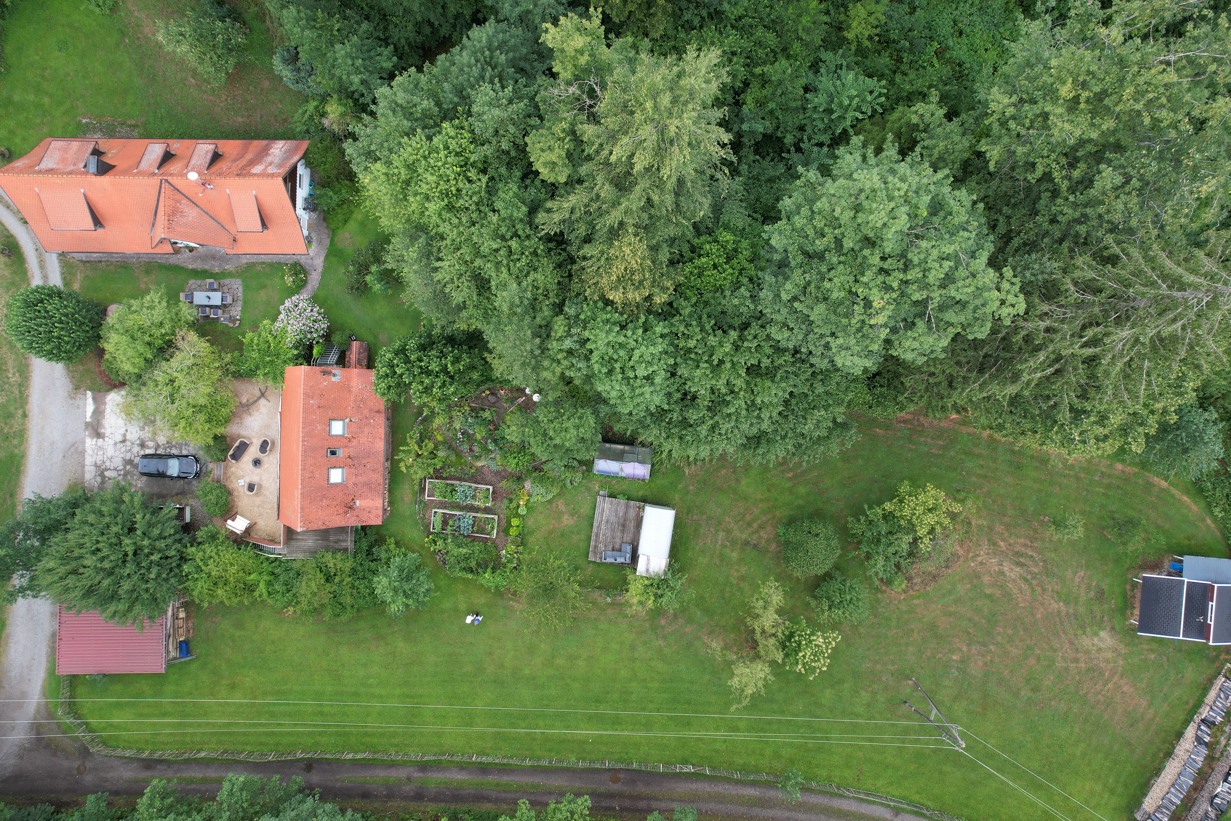 Großzügiges Wohlfühlhaus - Kleinod - in Bergatreute: 6,5 Zimmer, Kamin, Südwest-Balkon, Terrasse & Garten – lichtdurchflutet, modernisiert und ruhig im Grünen nahe Ravensburg & Bodensee