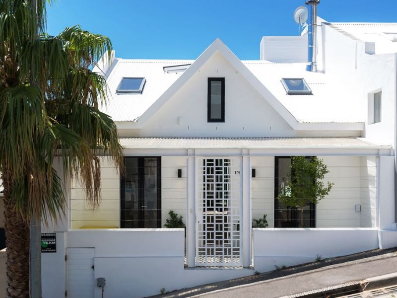 Exquisitely renovated 2 bedroom Cottage
