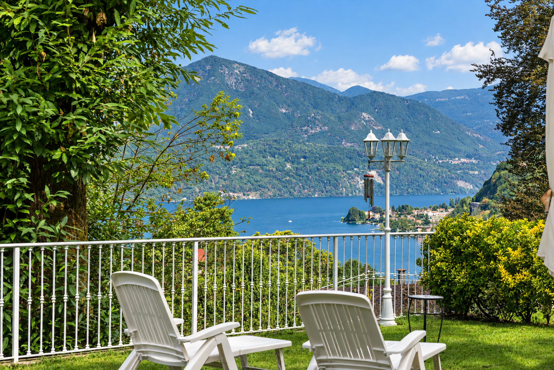 Renovierte Zweizimmerwohnung mit Garten und Blick auf den Ortasee