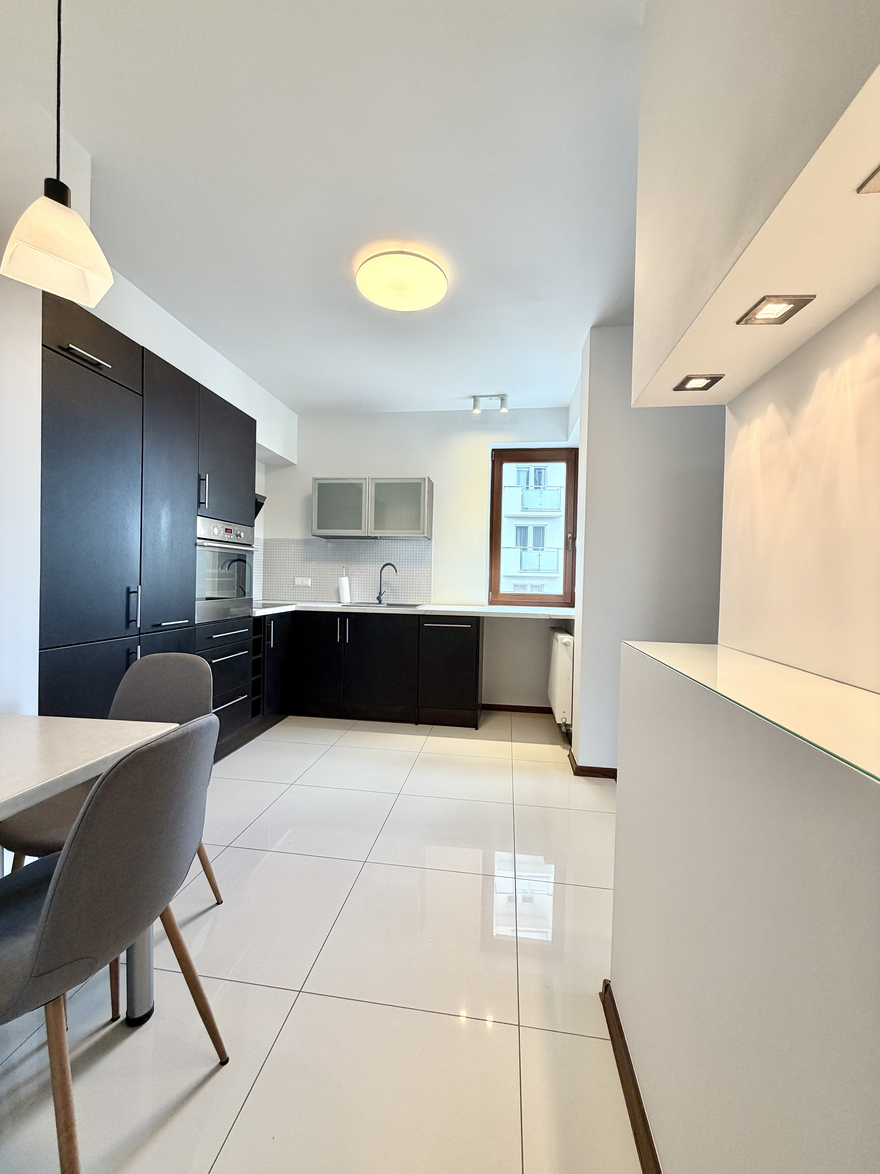 Mieszkanie 55 m² z balkonem i garażem podziemnym 4 minuty od stacji metra Wierzbno