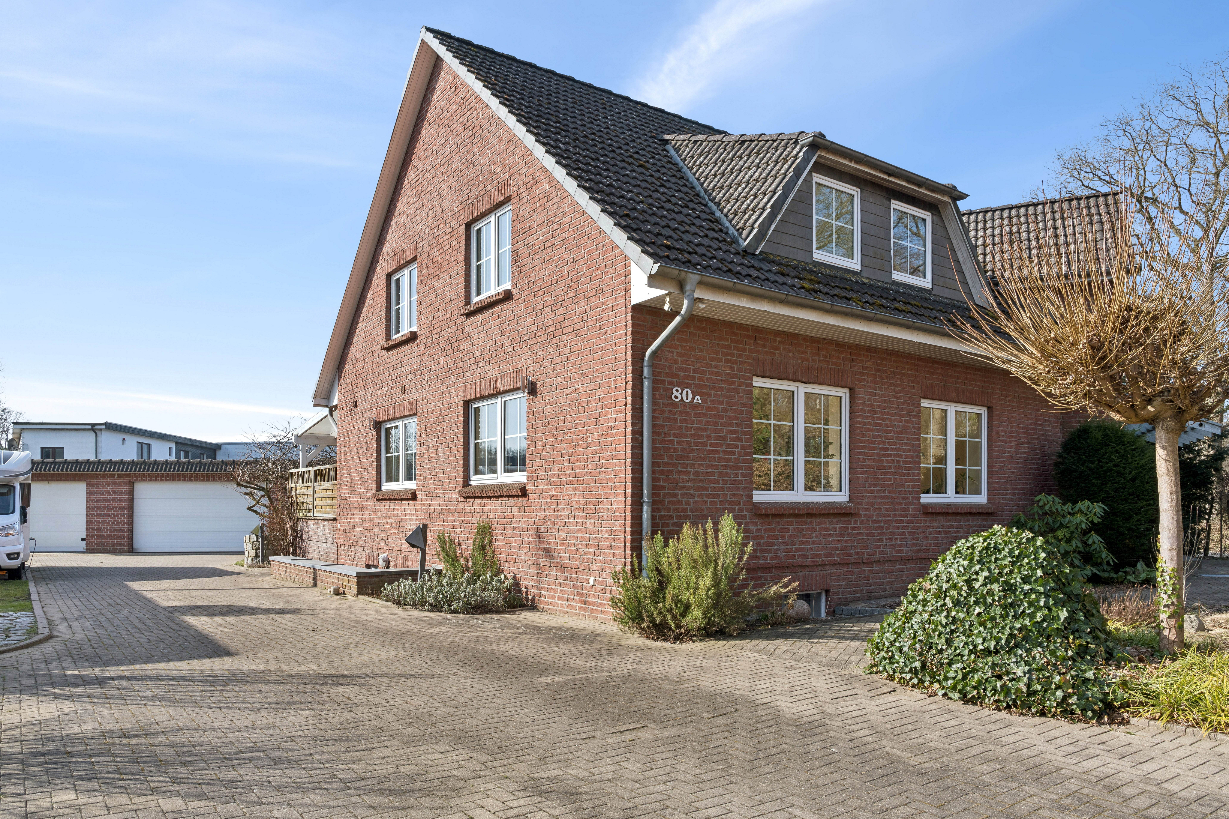 Schöne Doppelhaushälfte in Holm