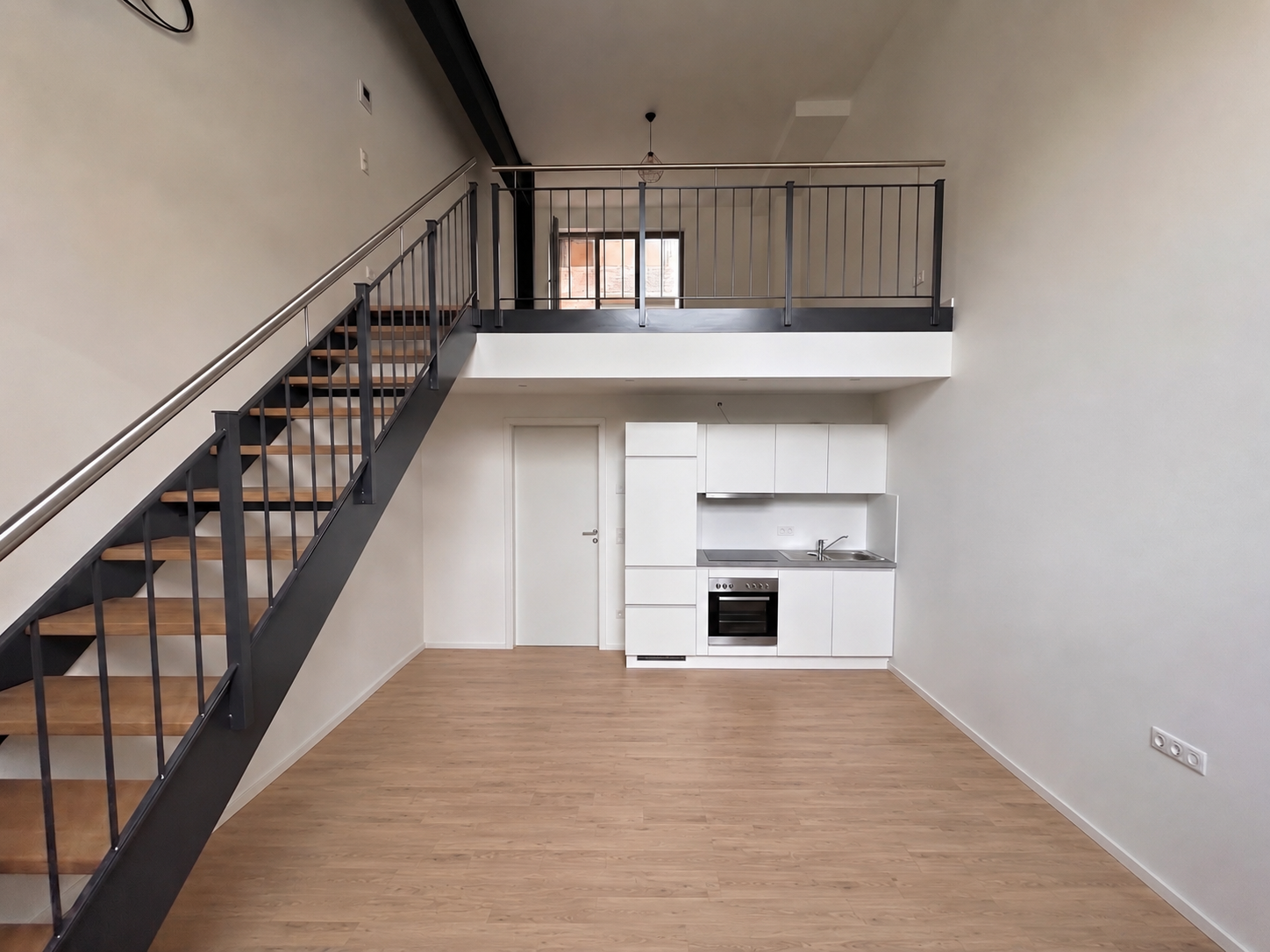 Vermietete, exklusive Loft-Wohnung mit Garagen-Stellplatz